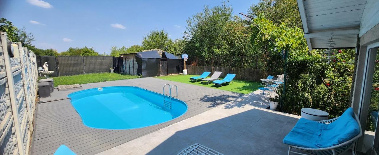 Morii Lake Pool Villa Bucharest Exterior photo