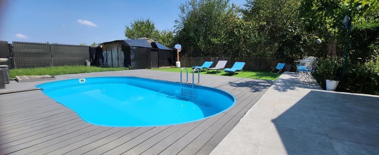 Morii Lake Pool Villa Bucharest Exterior photo