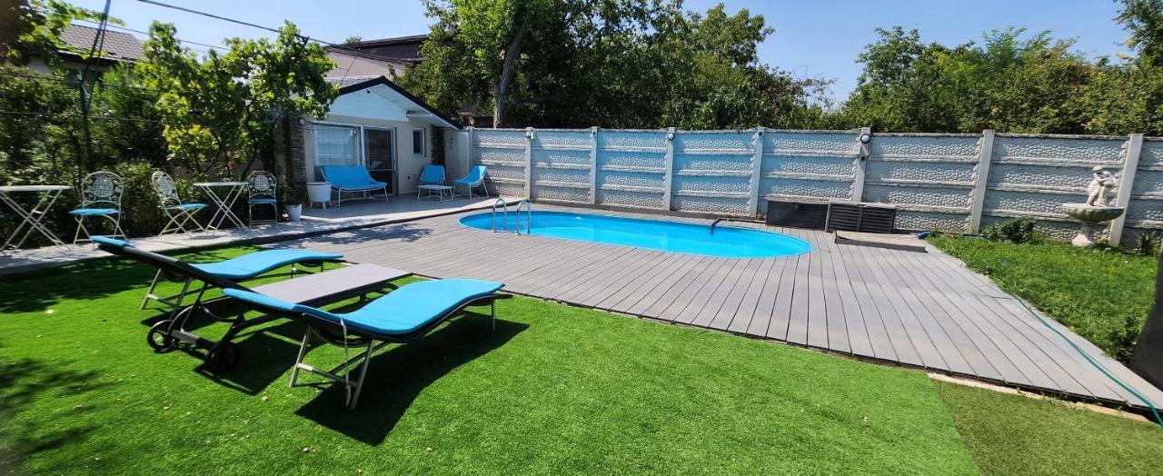 Morii Lake Pool Villa Bucharest Exterior photo